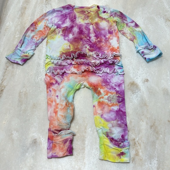 Gigi and Max ruffle zip one piece tie dye footie, size 9months - Picture 3 of 5